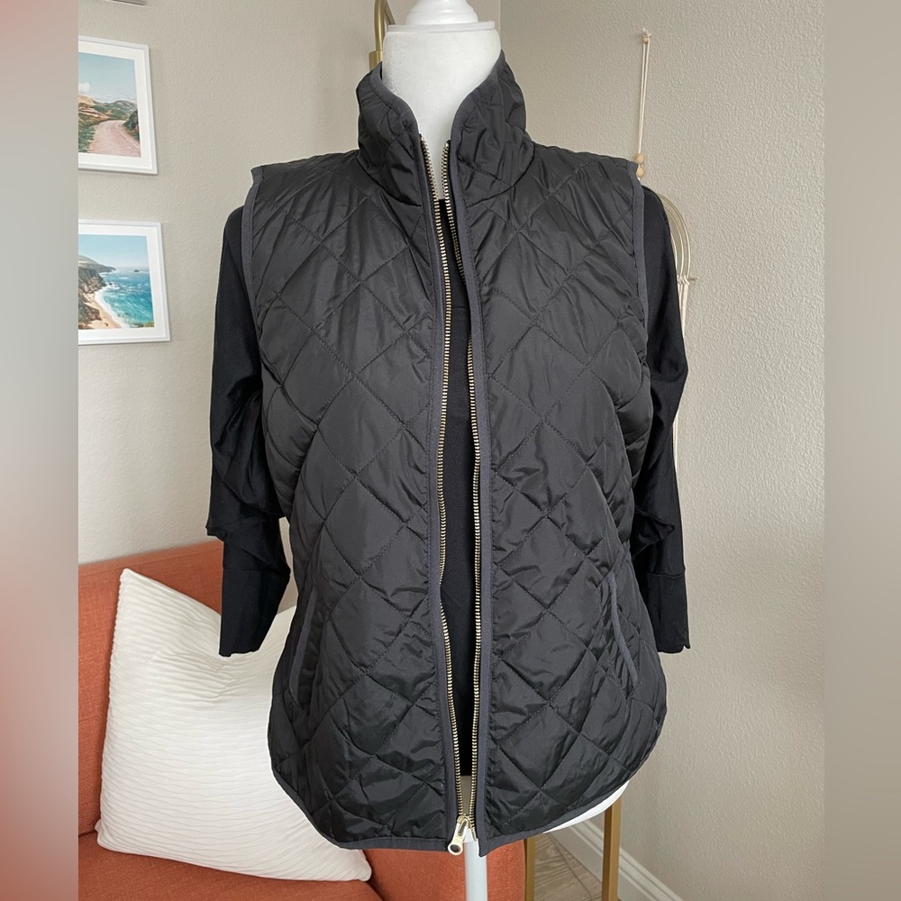Small black GAP puffer vest